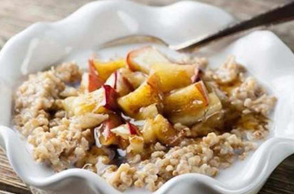 Leche con avena y frutas
